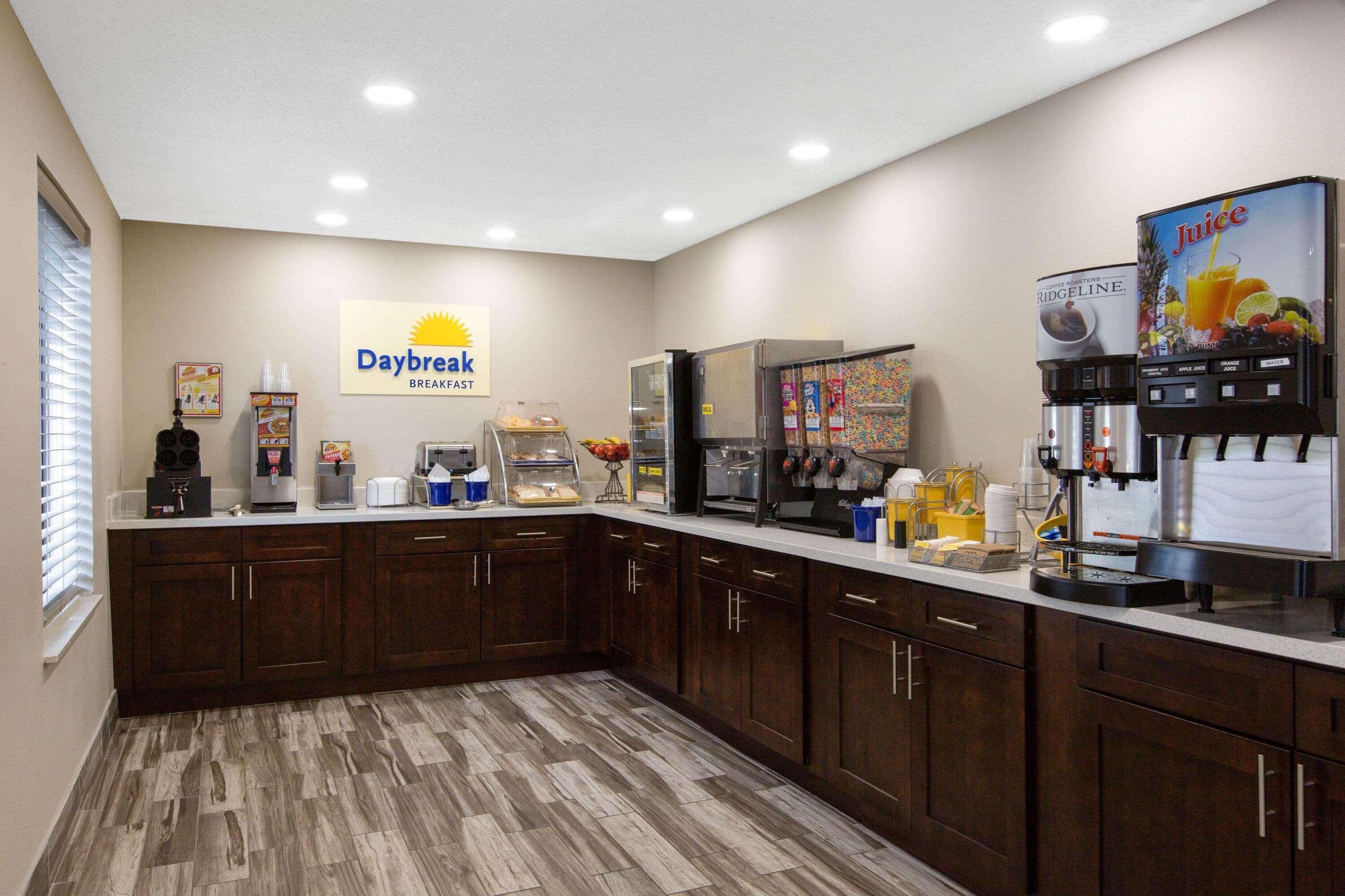 Days Inn & Suites By Wyndham Вісконсин Деллс Екстер'єр фото