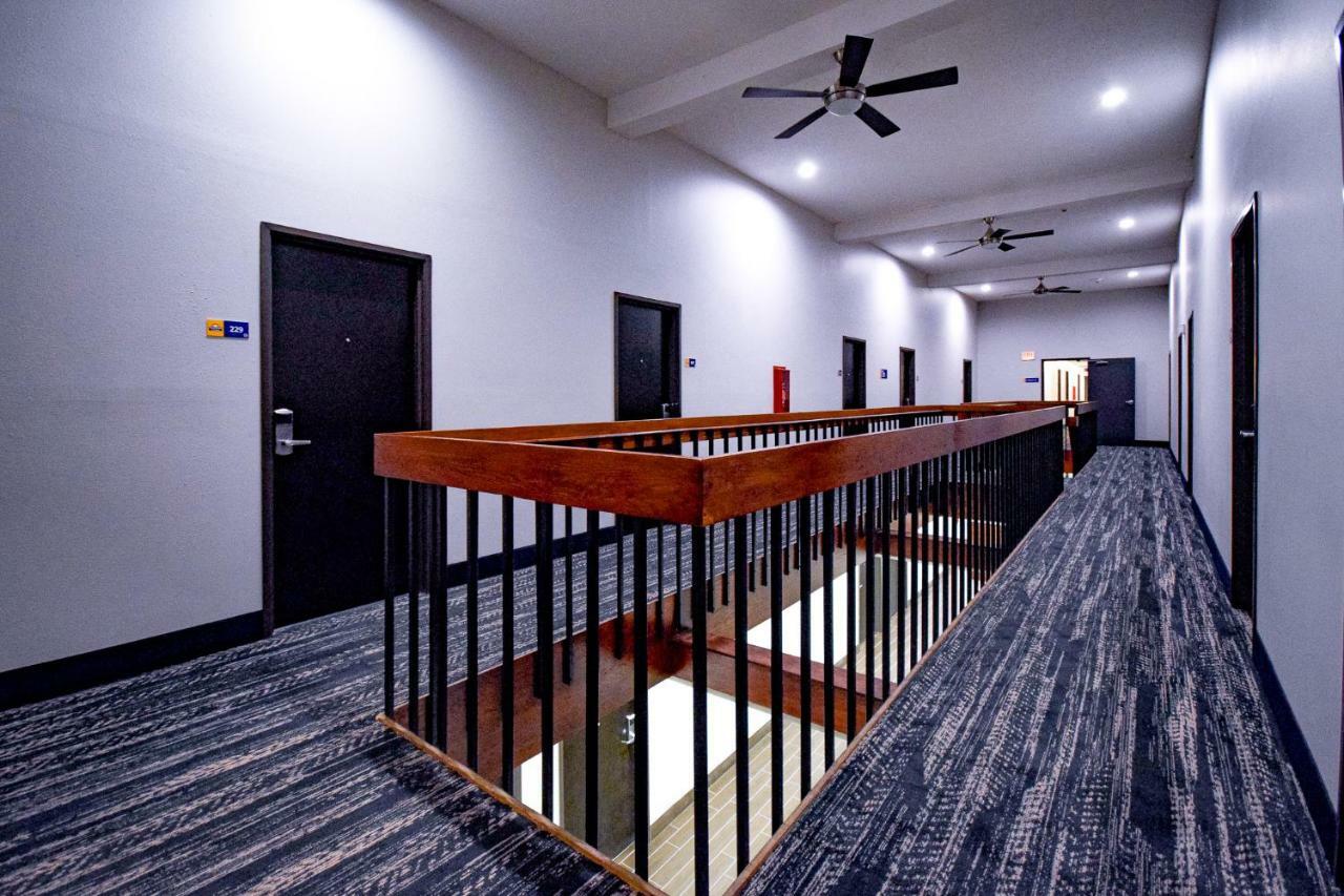 Days Inn & Suites By Wyndham Вісконсин Деллс Екстер'єр фото